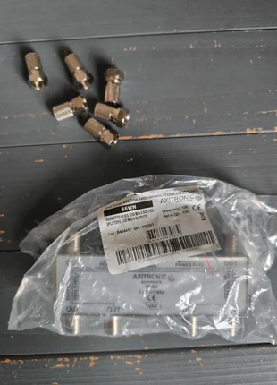 🔌 Répartiteur coaxial Axitronic 5-2400 MHz avec adaptateurs 🔌, marque: axitronic, état: Neuf avec étiquette, 2,00 €, 2,80 € Protection acheteurs incluse