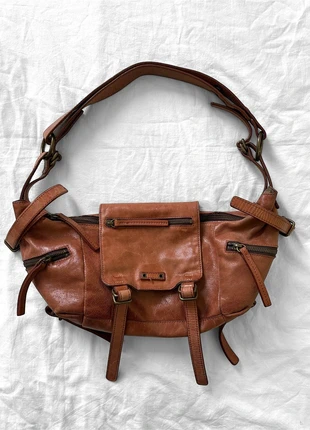 vintage crescent-shaped leather bag, marca: Vintage Dressing, estado: Muito bom, €80.00, €84.70 inclui Proteção do Comprador