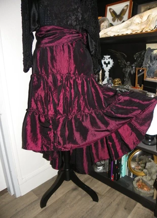 Jupe longue gothique steampunk asymétrique satinée violet vintage Bai Amour, brand: Bai Amour, condizioni: Ottime, taglia: L / IT 44 / EU 40, €45.00, €47.95 include la Protezione acquisti