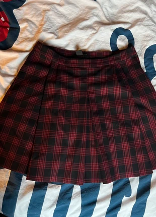 jupe tartan rouge noir, marque: H&M, état: Très bon état, taille: L / 40 / 12, 8,00 €, 9,10 € Protection acheteurs incluse