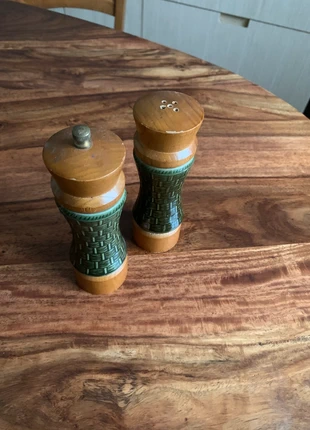 Salière et poivrière bois et céramique, état: Bon état, 10,00 €, 11,20 € Protection acheteurs incluse