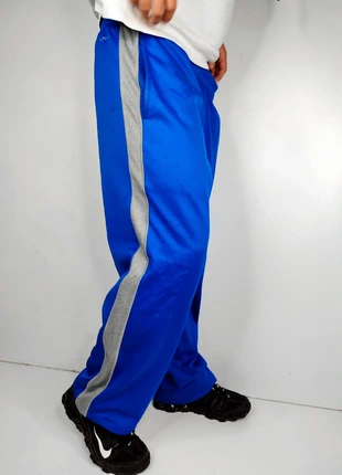 Pantalon survêtement bleu indigo bande gris Nike therma fit T.XL, marque: Nike, état: Très bon état, taille: XL, 20,00 €, 21,70 € Protection acheteurs (Pro) incluse