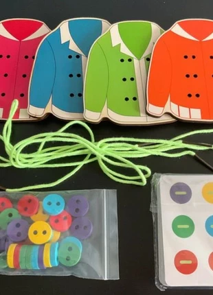 Motricité-> enfiler les boutons , Couleurs/Espace/motricité fine!, marque: Montessori, état: Neuf avec étiquette, taille: 4 ans / 104 cm, 14,00 €, 15,40 € Protection acheteurs incluse