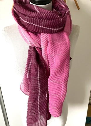 Très belle écharpe foulard rose violine, marque: Boutique indépendante, état: Neuf sans étiquette, 12,00 €, 13,30 € Protection acheteurs incluse