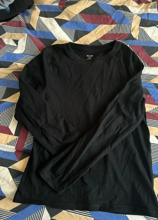 T-shirt noir manches longues 10 ans, marca: Kiabi, estado: Muito bom, tamanho: 10 anos / 140 cm, €1.00, €1.75 inclui Proteção do Comprador