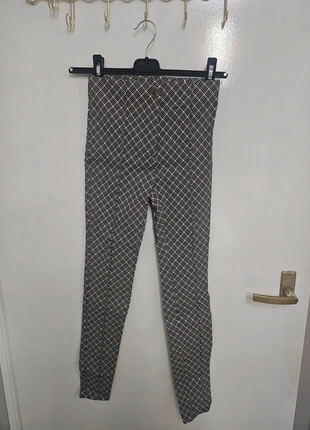 Primark black yellow legging XS/32, merk: Primark, staat: Nieuw zonder prijskaartje, maat: XXS / 32 / 4, € 3,00, € 3,85 inclusief Kopersbescherming