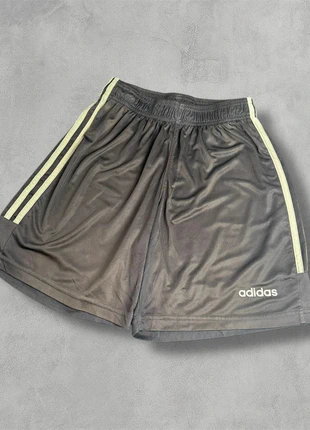 Short Adidas sport noir M - Classique & Confortable, brand: adidas, condition: Very good, size: M, €14.90, €16.35 includes Buyer Protection Pro