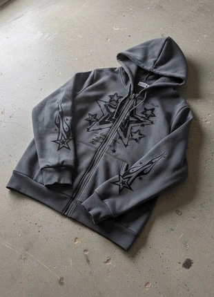 Hoodie zippé gris à capuche, imprimé étoiles & flammes, condition: Very good, size: M, €49.90, €53.10 includes Buyer Protection