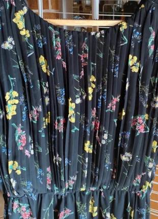 Robe très chic fond noire et fleurie, marque: Yessica, état: Neuf sans étiquette, taille: XXL / 44 / 16, 12,85 €, 14,19 € Protection acheteurs incluse