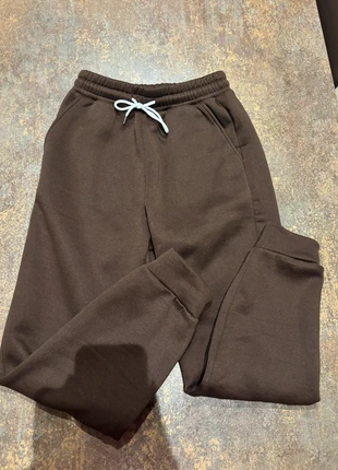 Jogging marron chocolat à cordon blanc, marke: Shein, zustand: Sehr gut, größe: S / 36 / 8, 6,00 €, 7,00 € inklusive Vinted-Käuferschutz