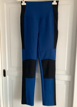 Pantalone Denny Rose bielastico blu e nero – Taglia 42, marque: Denny Rose, état: Très bon état, taille: M / 38 / 10, 25,00 €, 26,95 € Protection acheteurs incluse