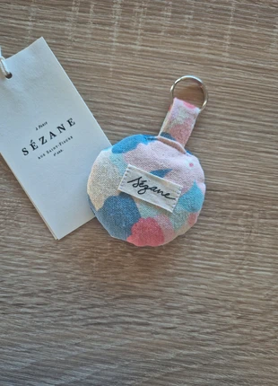 Porte clé Sézane (upcyclé tote bag), marque: Sézane, état: Neuf sans étiquette, 7,00 €, 8,05 € Protection acheteurs incluse