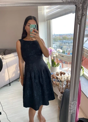 H&m trend flowers black midi dress size 38, merk: H&M, staat: Heel goed, maat: M / 38 / 10, € 30,00, € 32,20 inclusief Kopersbescherming