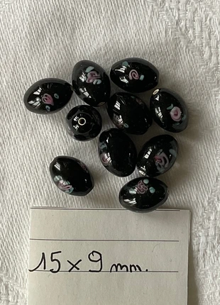 Perles ovales céramique et verre de Bohème coloris noir, marke: verre de bohème, zustand: Neu, 3,00 €, 3,85 € beinhaltet Vinted-Käuferschutz Pro