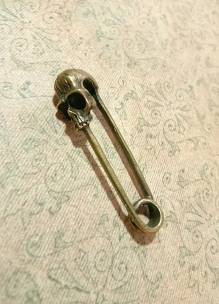 Fake safely pin bronze skull charm pendant, marque: STEAMPUNK, état: Très bon état, 5,00 €, 5,95 € Protection acheteurs incluse