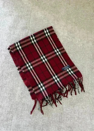 Écharpe Burberry bordeaux, marke: Burberry, zustand: Sehr gut, 45,00 €, 47,95 € beinhaltet Vinted-Käuferschutz Pro