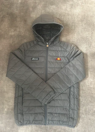 Doudoune Ellesse grise, marke: Ellesse, zustand: Sehr gut, größe: S, 20,00 €, 21,70 € inklusive Vinted-Käuferschutz