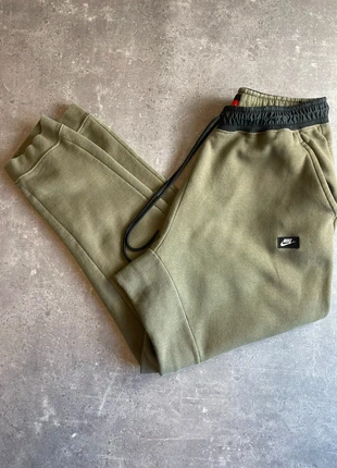 Nike jogging logo brodé kaki taille élastique taille L., brand: Nike, condition: Very good, size: L, €25.00, €26.95 includes Buyer Protection