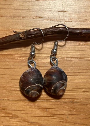 Oorbellen met bruine schelp, staat: Nieuw zonder prijskaartje, € 2,00, € 2,80 inclusief Kopersbescherming