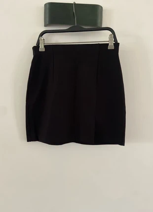 Petite jupe noire Stradivarius – Taille S – Très bon état, brand: Stradivarius, condizioni: Ottime, taglia: S / IT 40 / EU 36, €2.00, €2.80 include la Protezione acquisti