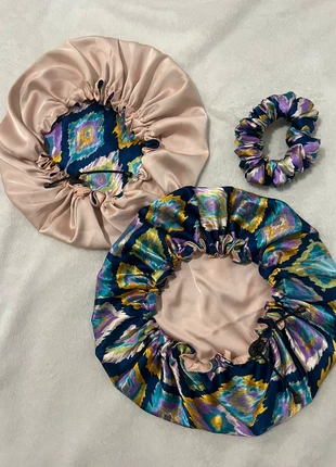 Bonnet en soie réversible et ajustable multicolore marine et beige rosé + chouchou offert, marca: Fait Main, estado: Nuevo con etiquetas, 22,00 €, 23,80 € Protección al comprador Pro incluida