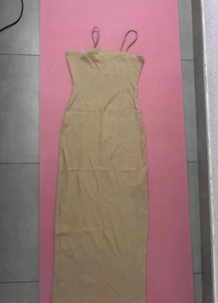 Beige ribbed bodycon midi dress with side slit, size 36, marque: Miss Selfridge, état: Bon état, taille: S / 36 / 8, 5,00 €, 5,95 € Protection acheteurs incluse