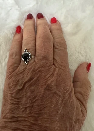 Zilver/Zwarte Druppel Ring, staat: Heel goed, maat: 54.3 mm / 17.3 mm Ø, € 2,50, € 3,33 inclusief Kopersbescherming