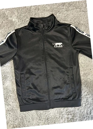 Veste de survêtement Airness noire enfant – 8 ans, merk: Airness, staat: Heel goed, maat: 8 jaar / 128 cm, € 7,99, € 9,09 inclusief Kopersbescherming