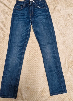Jean skin skinny femme, marke: Levi's, zustand: Gut, größe: S / 36 / 8, 13,00 €, 14,35 € inklusive Vinted-Käuferschutz