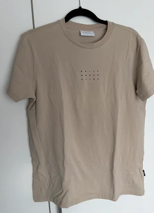 Shirt Merk Daily Aesthetikz Maat M, merk: Daily Aesthetikz, staat: Heel goed, maat: M, € 4,00, € 4,90 inclusief Kopersbescherming