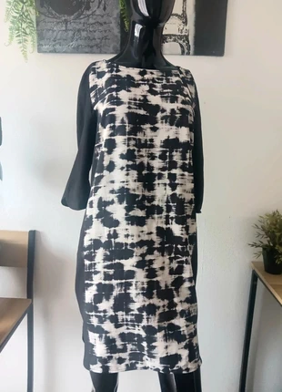 Robe design noire et blanche taille 38/M Mango, marque: Mango, état: Très bon état, taille: M / 38 / 10, 16,95 €, 18,50 € Protection acheteurs incluse