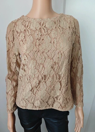 T-shirt à dentelle sur le devant - Taille M - H&M, marque: H&M, état: Très bon état, taille: M / 38 / 10, 9,00 €, 10,15 € Protection acheteurs incluse