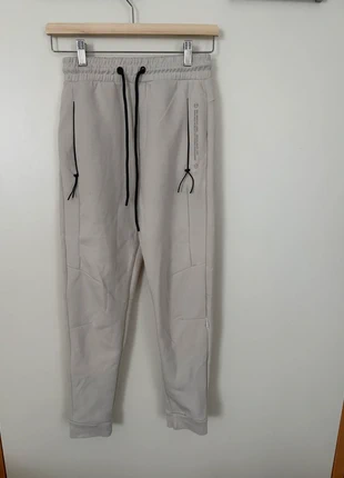 Jogging beige Bershka, marca: Bershka, estado: Muito bom, tamanho: XS / 34 / 6, €4.00, €4.90 inclui Proteção do Comprador