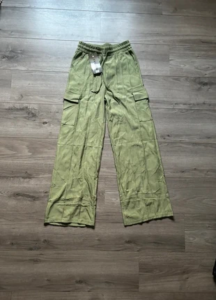 Khaki Wide Leg Cargo Broek, merk: Trendy, staat: Nieuw met prijskaartje, maat: S / 36 / 8, € 24,99, € 26,94 inclusief Kopersbescherming