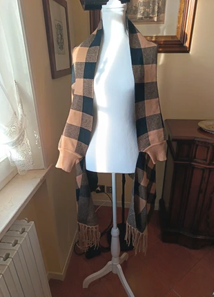 Sciarpone con maniche Made in Italy nuovo, marca: Made In Italy, estado: Novo sem etiquetas, €13.00, €14.35 inclui Proteção do Comprador