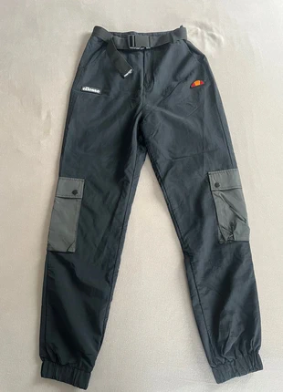 Pantalon Ellesse bleu marine, Style sportswear vintage, marque: Ellesse, état: Très bon état, taille: M / 38 / 10, 9,00 €, 10,15 € Protection acheteurs incluse