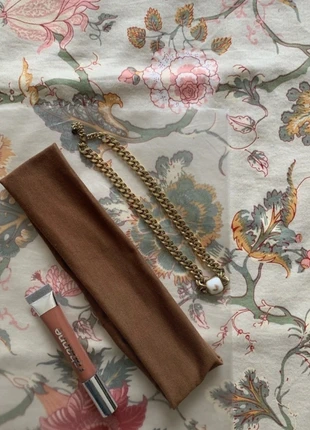 Bandeau marron pour cheveux Urban Outfitters - jamais porté, marque: Urban Outfitters, état: Neuf sans étiquette, 4,00 €, 4,90 € Protection acheteurs incluse