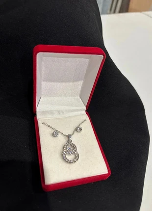 Collier élégant argenté avec pendentif strass avec boucles oreilles, staat: Nieuw zonder prijskaartje, € 6,00, € 7,00 inclusief Kopersbescherming