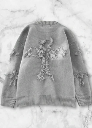 Pull gris brodé croix effet usé / destroyed taille M style streetwear oversize Y2K vintage, marke: y2k, zustand: Sehr gut, größe: M, 35,00 €, 37,45 € beinhaltet Vinted-Käuferschutz Pro