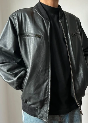 Vintage black leather jacket unisex - retro moto style made in France, marque: Vintage Dressing, état: Très bon état, taille: M, 39,00 €, 41,65 € Protection acheteurs incluse