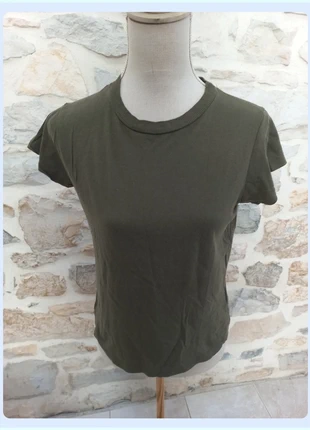 T-shirt kaki M Jennyfer, marca: Jennyfer, estado: Muito bom, tamanho: M / 38 / 10, €2.00, €2.80 inclui Proteção do Comprador