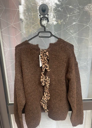 Pull avec un très beau design au dos chic et élégant, marke: Ikoone&Bianka, zustand: Neu, mit Etikett, größe: Einheitsgröße, 32,00 €, 34,30 € inklusive Vinted-Käuferschutz