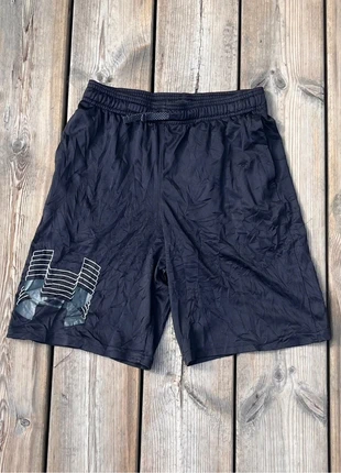 Short de sport Under Armour noir - Taille 10-12 ans, marque: Under Armour, état: Très bon état, taille: 10 ans / 140 cm, 3,00 €, 3,85 € Protection acheteurs incluse