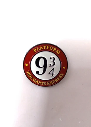 Pin's Harry Potter – Platform 9¾, marca: Harry Potter, estado: Muito bom, €5.90, €6.90 inclui Proteção do Comprador