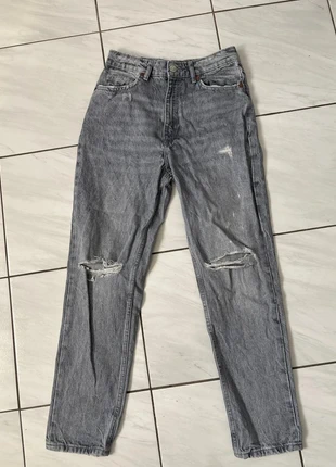 Jean femme troué gris Zara en très bon état taille 38/M, brand: Zara, condizioni: Ottime, taglia: M / IT 42 / EU 38, €10.00, €11.20 include la Protezione acquisti