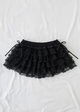 Mini-jupe noire volantée en dentelle style Coquette Y2K/Gothique/Fairycore, marca: Nocturna, estado: Muito bom, tamanho: Tamanho único, €28.90, €31.05 inclui Proteção do Comprador