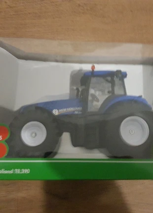 tracteur new holland T8.390 siku 1/32, marque: siku, état: Neuf sans étiquette, taille: 3 ans / 98 cm, 25,00 €, 26,95 € Protection acheteurs incluse