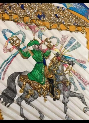 Gavroche Plisse Tuch hon Hermés Neu, marke: Hermès, zustand: Neu, 185,00 €, 194,95 € inklusive Vinted-Käuferschutz