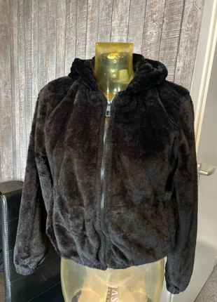 Kort warm jasje van Love Me Now, marque: Love Me Now, état: Très bon état, taille: M / 38 / 10, 10,00 €, 11,20 € Protection acheteurs incluse