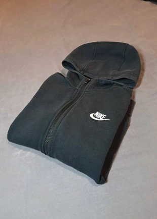 Veste zippée Nike noir 10-12 ans, brand: Nike, condizioni: Ottime, taglia: 11 anni / 146 cm, €5.00, €5.95 include la Protezione acquisti